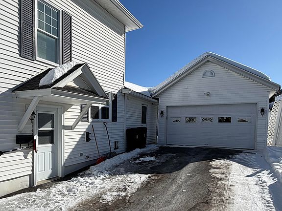 4th image of 136 Fraser Avenue