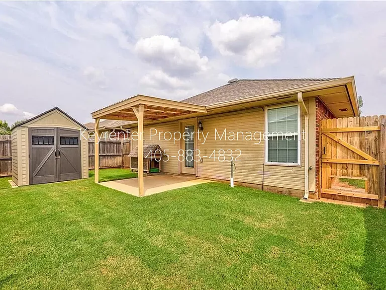 12328 SW 5th St — Photo 33