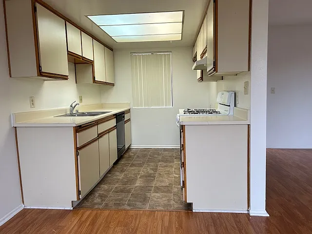623 E Cypress Ave #204 — Photo 12