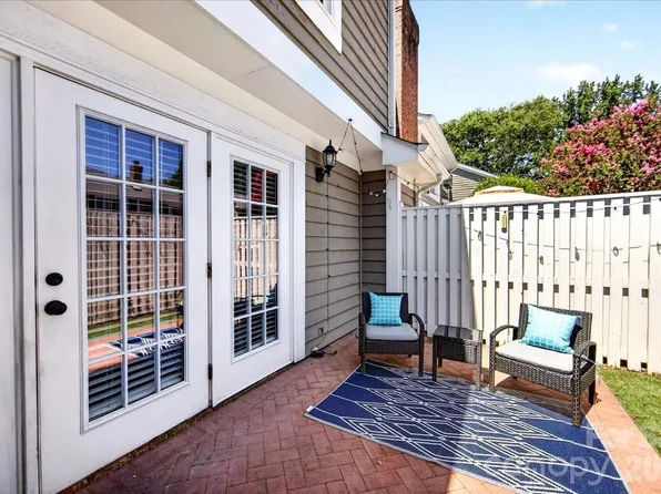 8220 Legare Ct, Charlotte, NC 28210