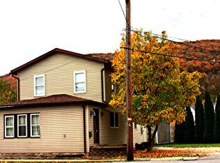 12 Pennsylvania Ave, Mill Hall, PA 17751
