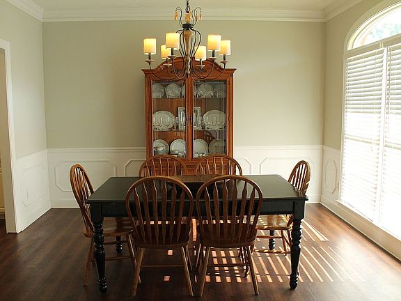 4th image of 1691 Arborway Cir