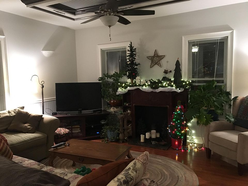 1st image of 40 Waterbury St