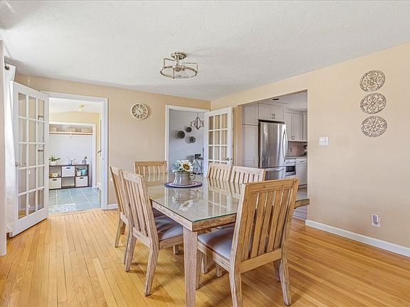 4th image of 14 Orchard Ave