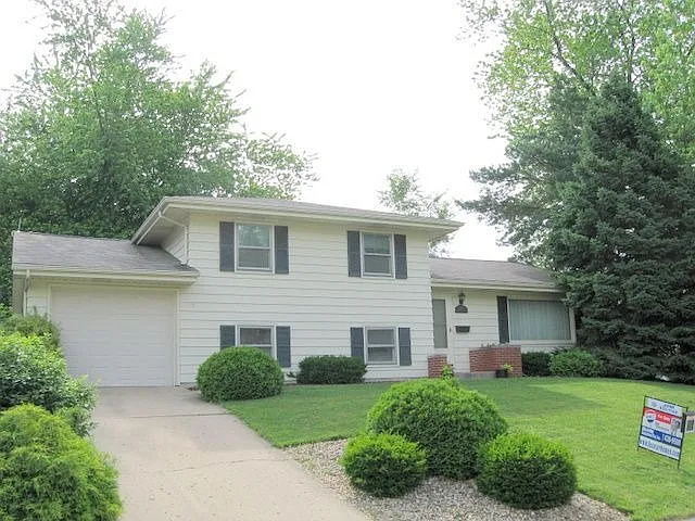 3812 Greenridge Dr photo 1