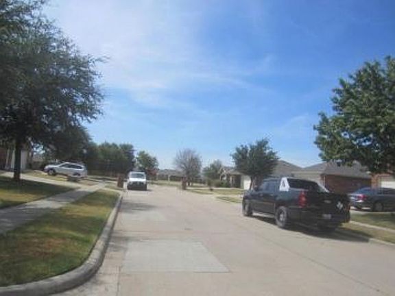 Exterior Neighborhood (street photo)