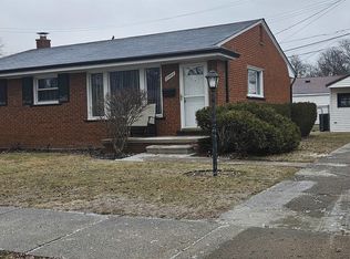 20445 Kenmore Ave, Harper Woods, MI 48225