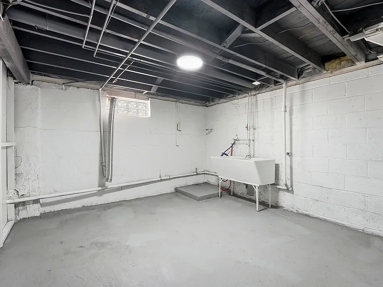120 Webster Ave — Photo 20