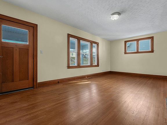 5th image of 84 N Fulton Ave
