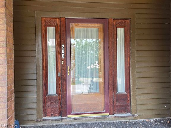 3rd image of 206 W Main St
