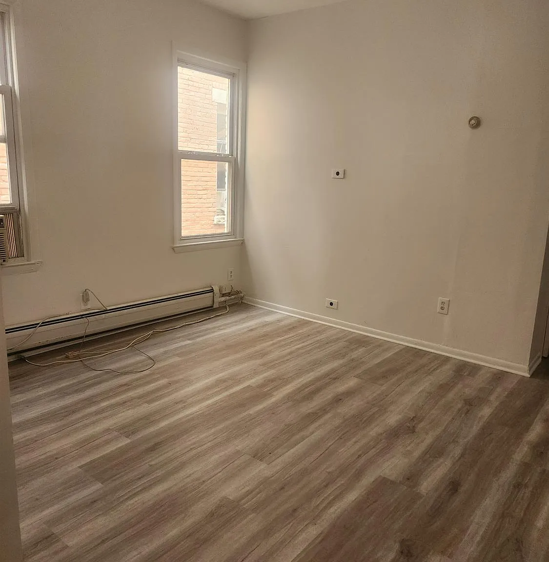 3 bed, 1.0 bath, $2,200 — Photo 3