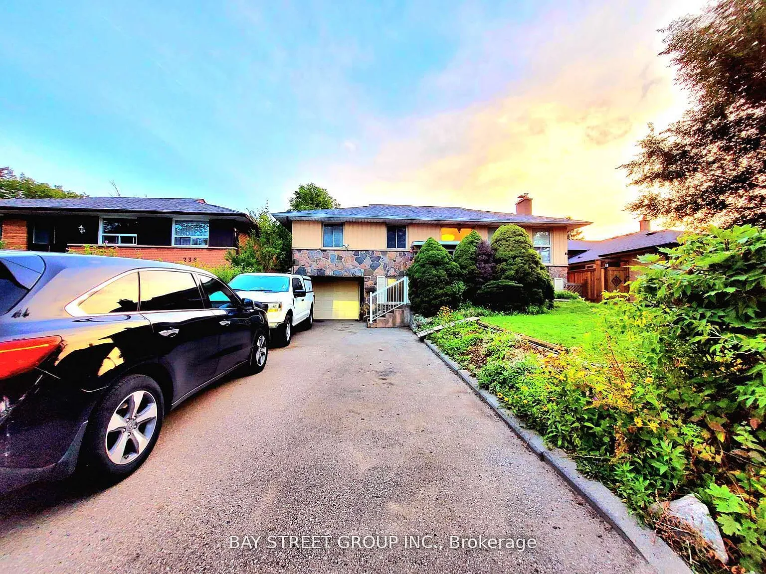 2 bed, $1,900 — Photo 1