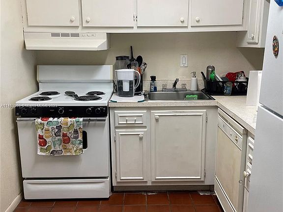 4th image of 10300 Coral Way #D32