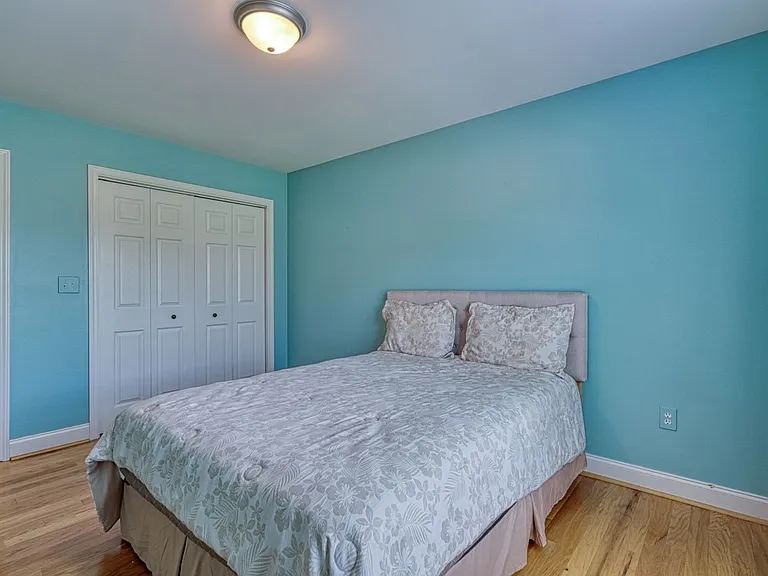 210 Rivermill Ct — Photo 31