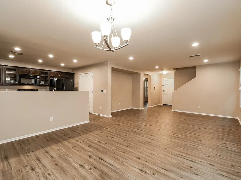 923 S Pheasant Dr — Photo 6