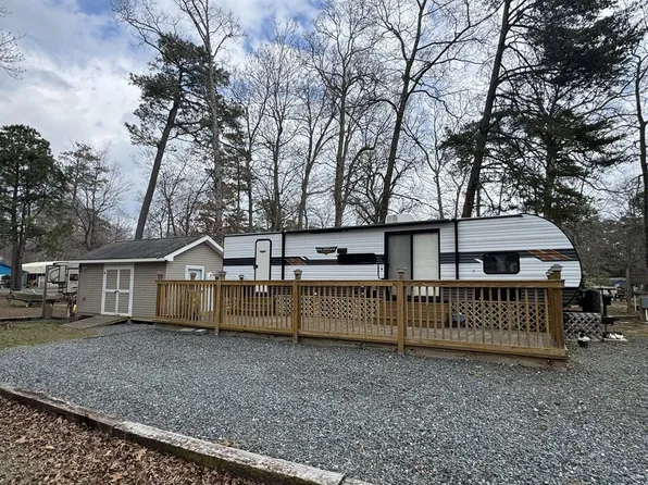 438 Swan Dr, New Church, VA 23415