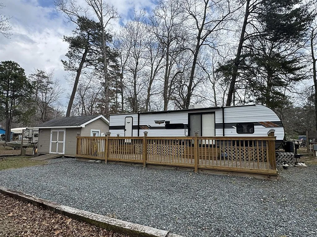 438 Swan Dr photo 1