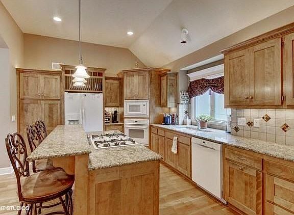4th image of 10808 N Saint Clair Ct