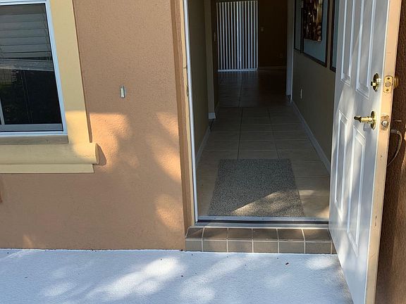 2nd image of 1711 Retreat View Cir