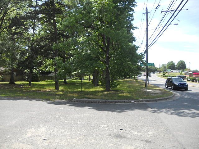 2nd image of 1624 Eastwood Dr