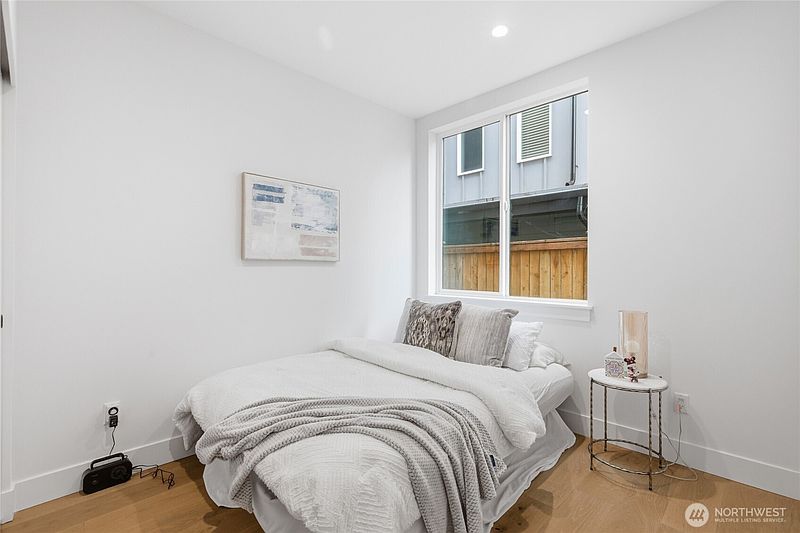 3rd image of 6219 9th Avenue NE