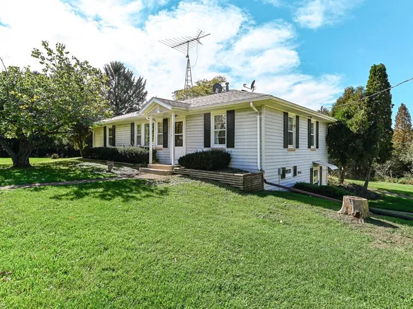 1636 Walburg ROAD, Burlington, WI 53105