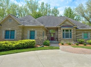 1043 Rosemary Ct, Essexville, MI