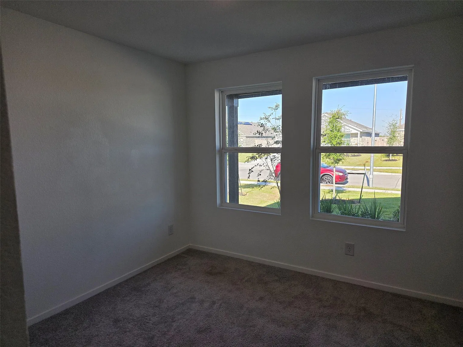 4 bed, 2.0 bath, $2,300 — Photo 2