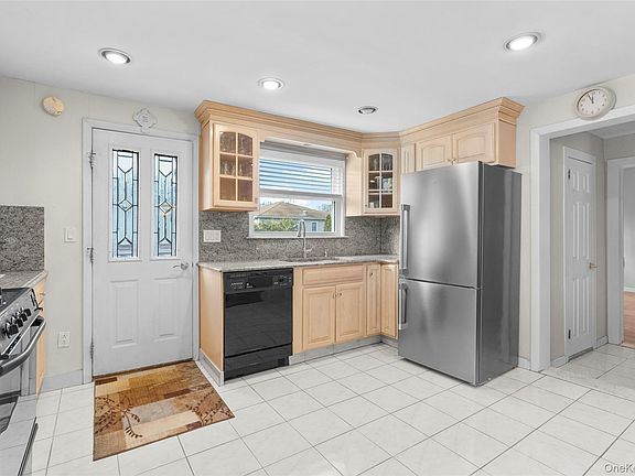 3rd image of 31 Elmwood Avenue