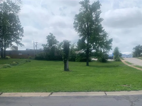 106 Highview Dr, Ballwin, MO 63011