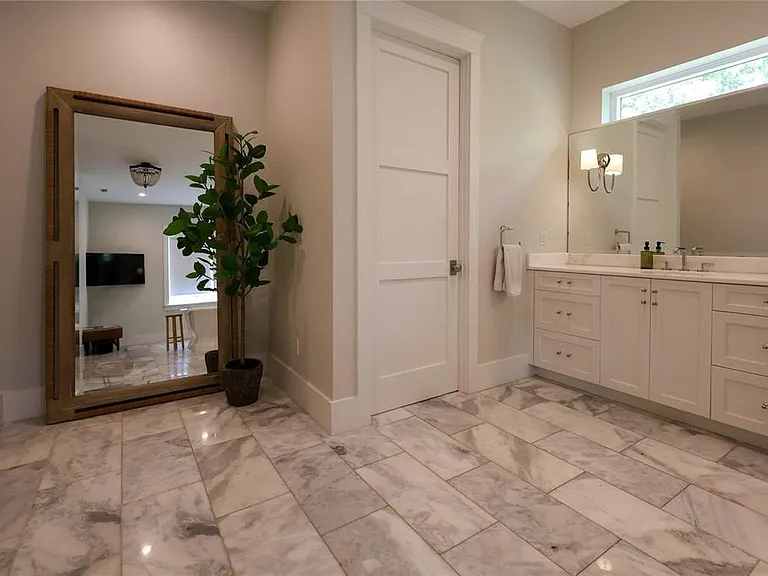 2402 W Parkland Blvd — Photo 28