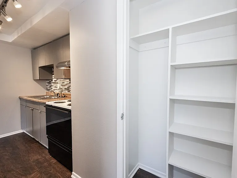 Dexter Street Apartments — Photo 28