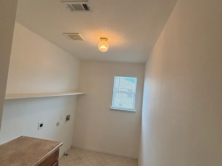 1327 Falcon Holw — Photo 14