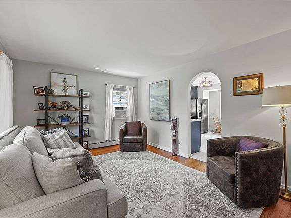 4th image of 13 Pleasantview Dr