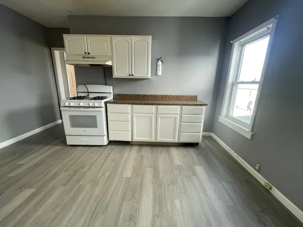 77 Fox Street, 77 Fox St APT 2, Worcester, MA 01604