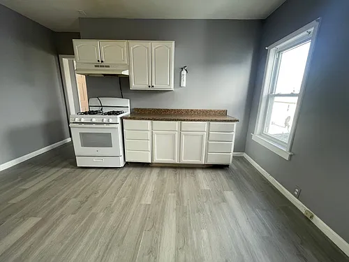 77 Fox Street Photo 1