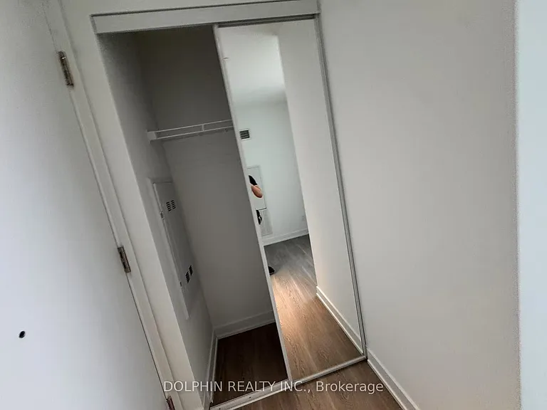 8 Wellesley St W #5809 — Photo 3