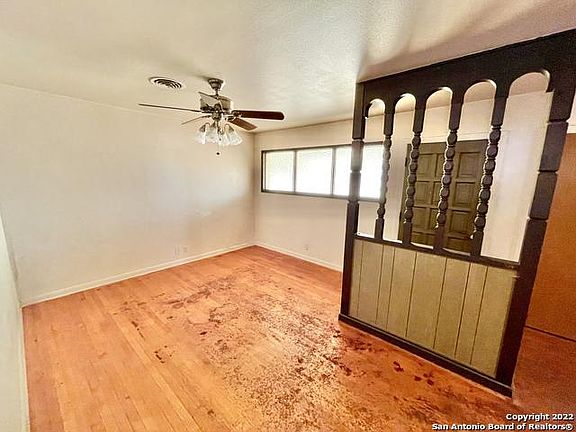 4th image of 4622 Seabreeze Dr