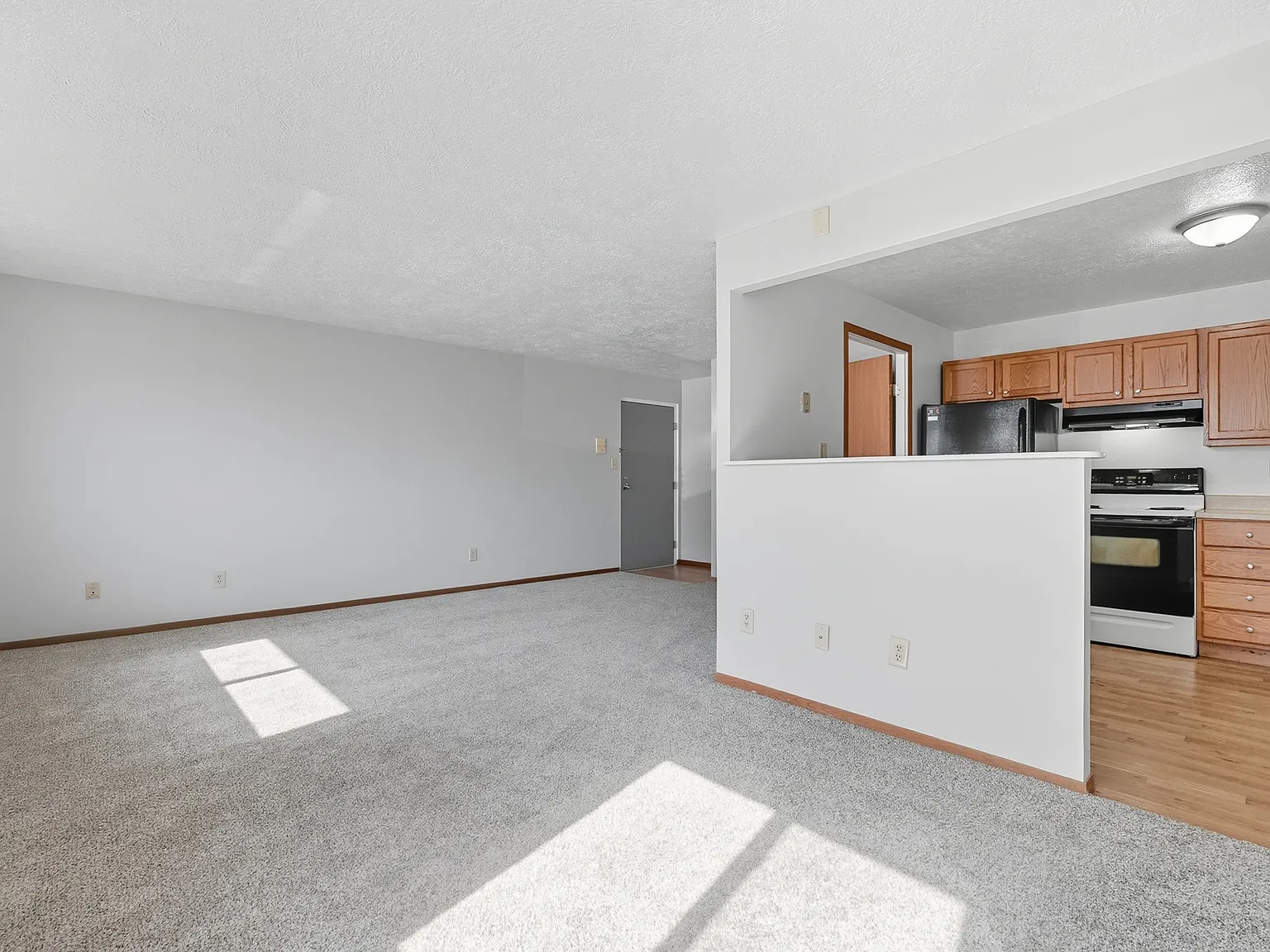 2 bed, 1.5 bath, 850 sqft, $1,030 — Photo 3