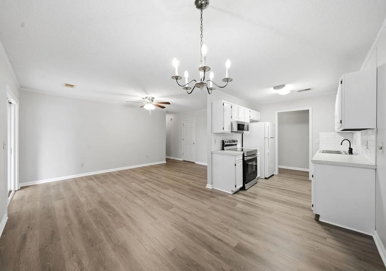 403 Wormwood Ln — Photo 4