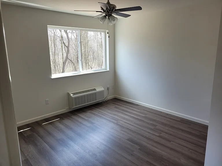 Hampshire Estates Apartments and Self Storage — Photo 26