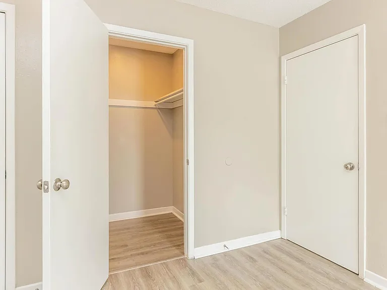 Blake's Crossing Apartments — Photo 7
