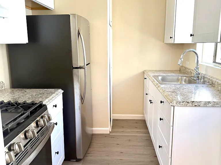 7234 S La Cienega Blvd #4 — Photo 8