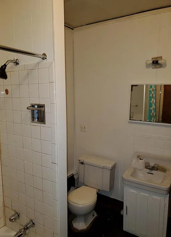 Building Photo - 417 S Van Buren Ave #5