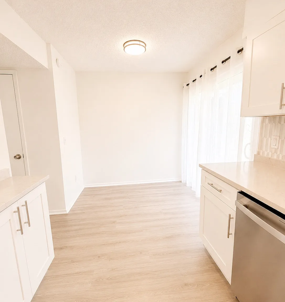 2 bed, 896 sqft, $1,795 — Photo 3