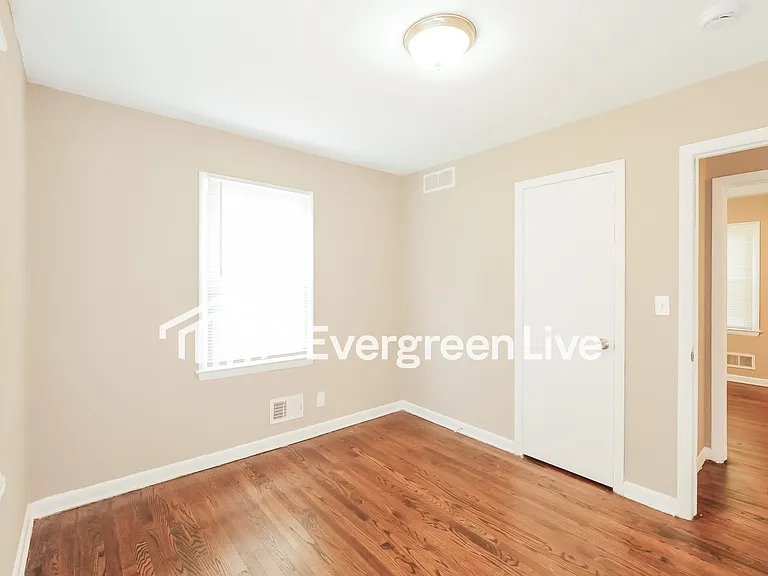 8716 Kentucky Ave — Photo 12