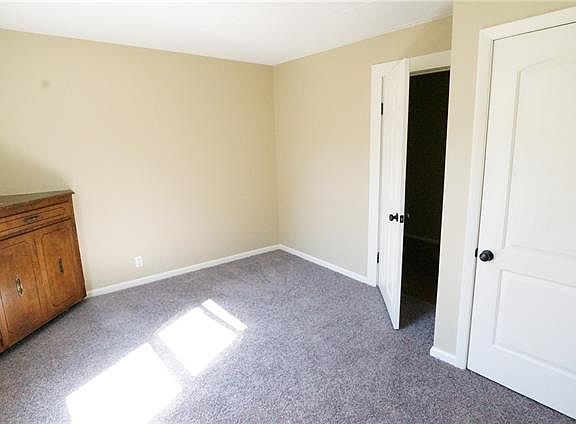 5th image of 330 S Cline Ave
