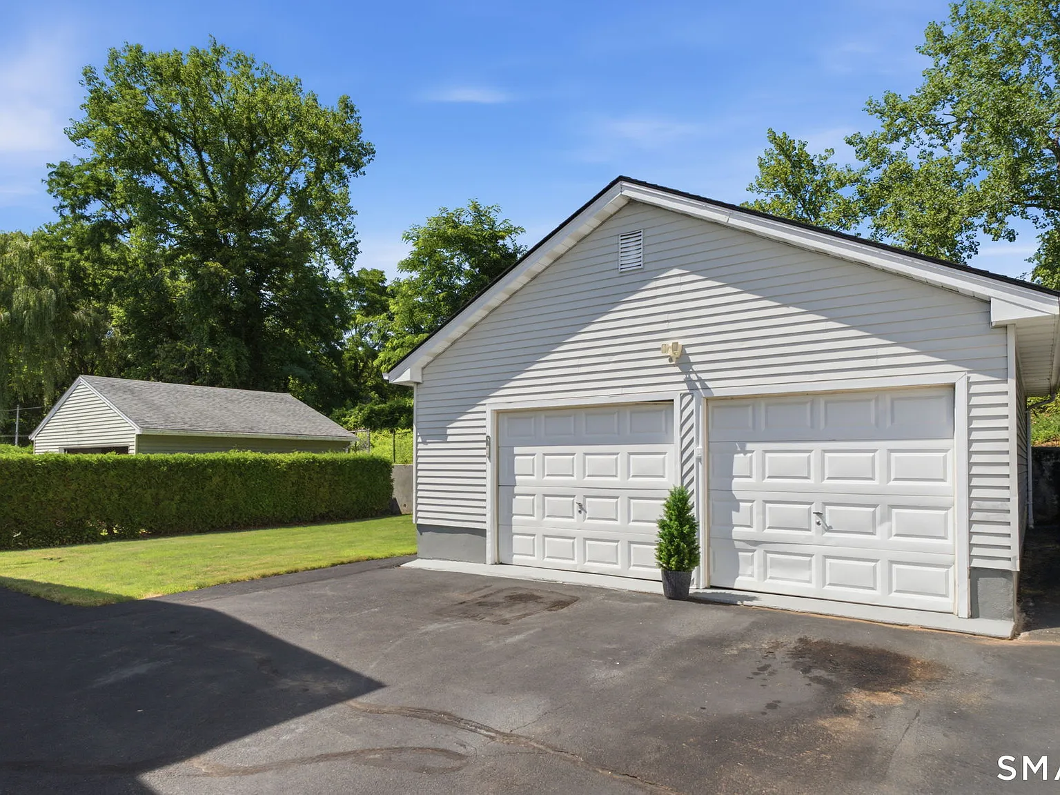 3 bed, 1.0 bath, 1300 sqft, $1,950 — Photo 4