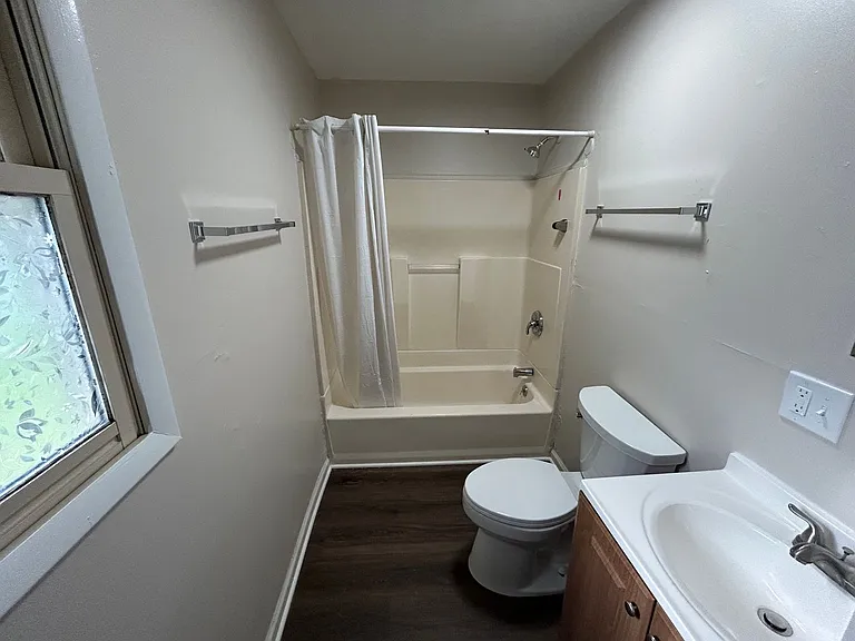 2056 McKinley Ave — Photo 8