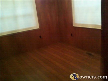 Master Bedroom - 12' x 12'